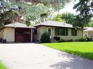 2005 Emerald Ln, Eagan, MN 55122