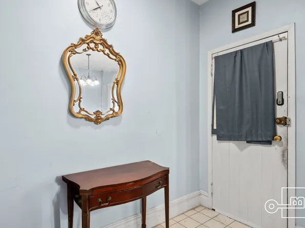 968 East 10th Street image 2 of 16