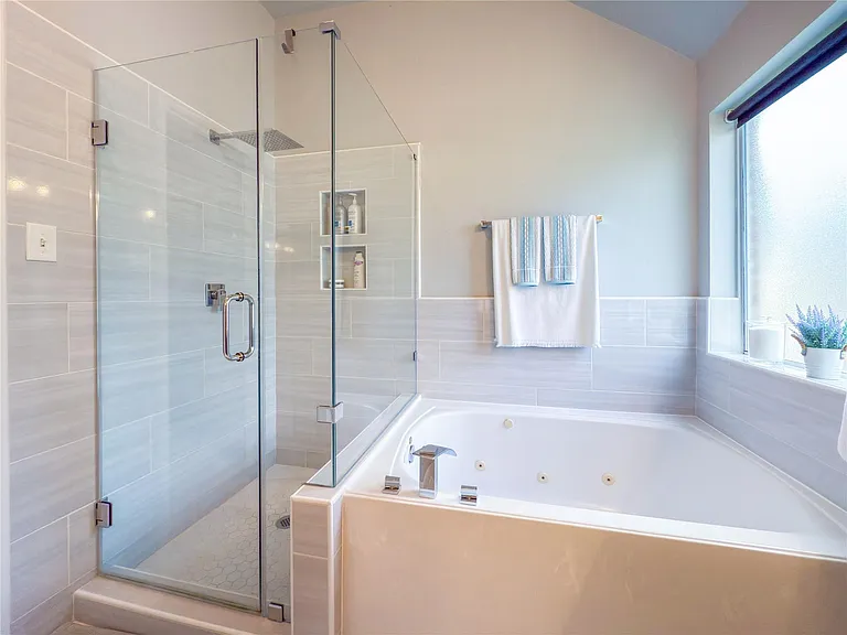 2516 Spring Landing Dr — Photo 18