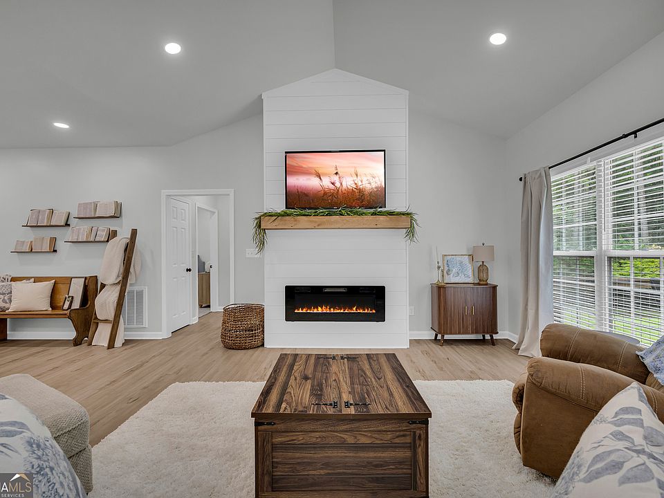1st image of 163 Tuxedo Dr