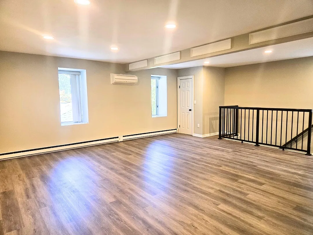 Studio, $2,000 — Photo 2