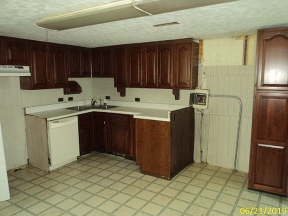 2nd image of 1093 Garden Ln