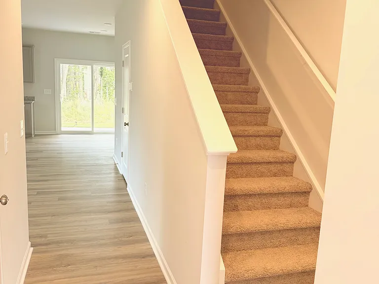172 Randwick Ln — Photo 6