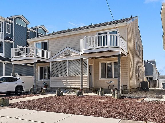 3rd image of 226 78th St W #Sea