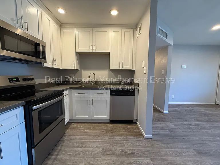 908 W 2nd St #6 — Photo 7
