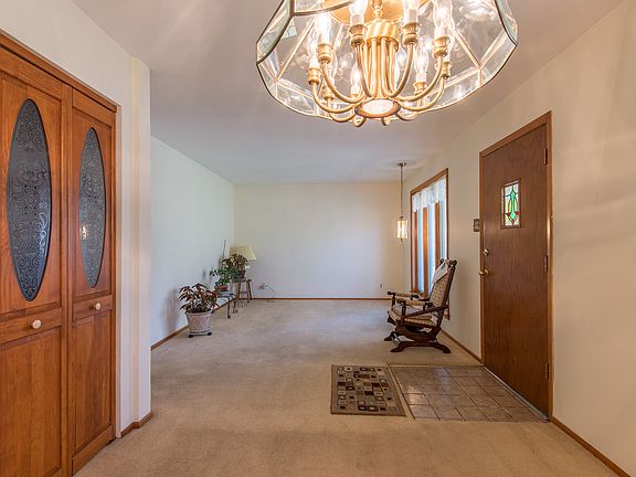5th image of 4741 Villa Knoll Dr