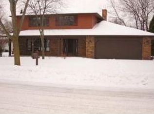 372 Wagon Wheel Ct, Green Bay, WI 54302