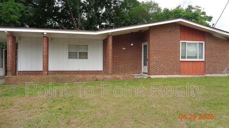1st image of 1204 Crown Dr