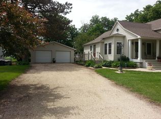 228 1st St SW, Badger, IA 50516