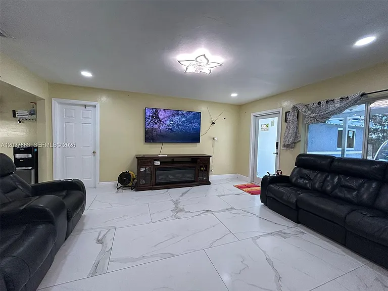 5157 NE 5th Ave — Photo 13