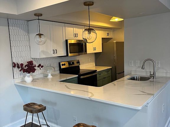 4th image of 422 Park Pl