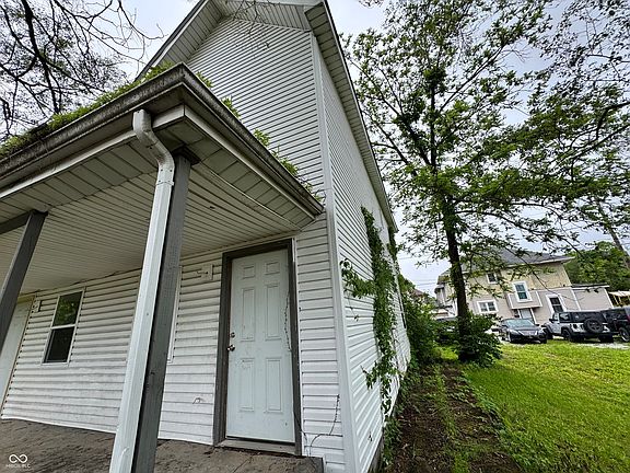 4th image of 2860 N Kenwood Ave