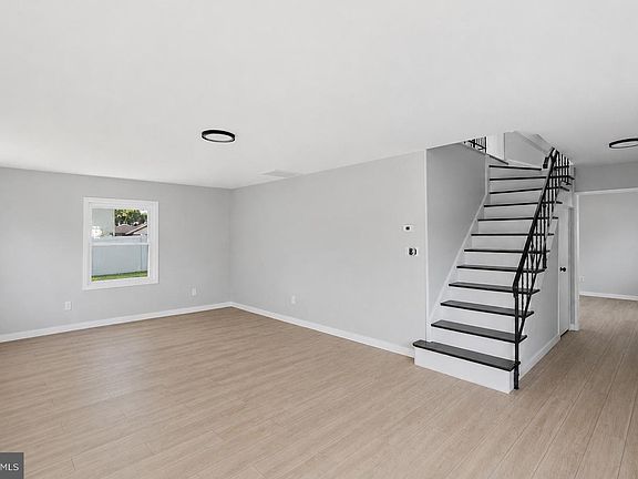 3rd image of 50 Princeton Ln