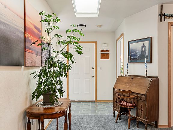 3rd image of 405 Summit Ridge Dr