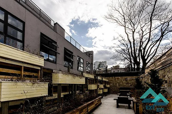 Rented by EXR | media 36