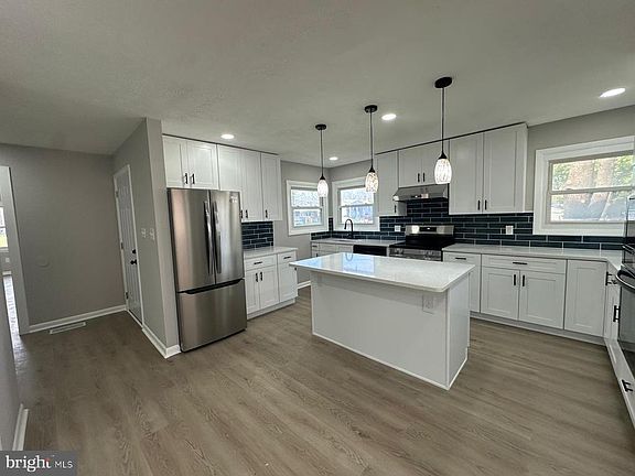 2nd image of 100 Cherry Hill Cir