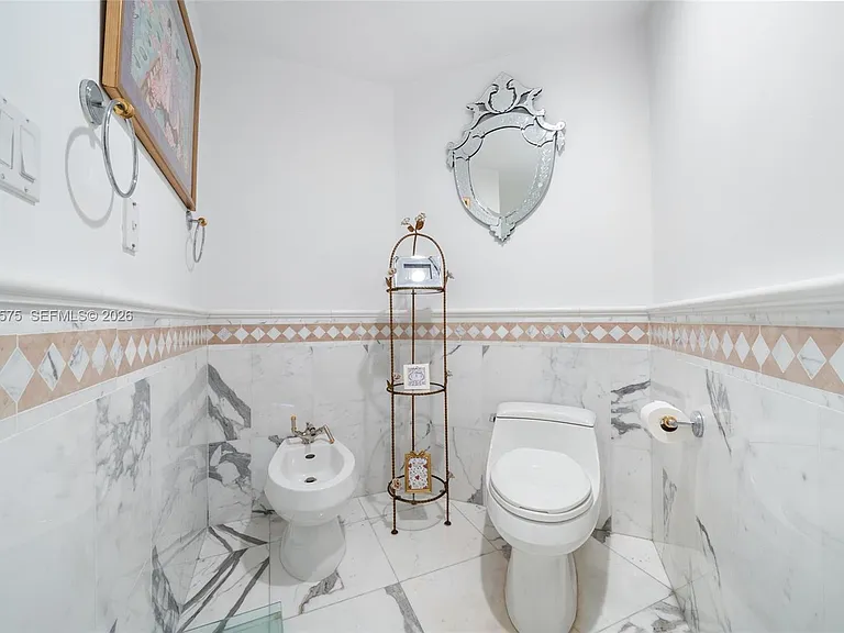 10225 Collins Ave #404 — Photo 30