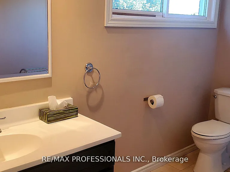 2545 Addingham Cres — Photo 21