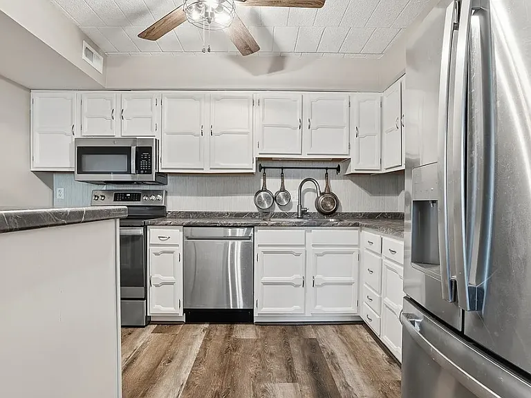 203 Piper Ln — Photo 11