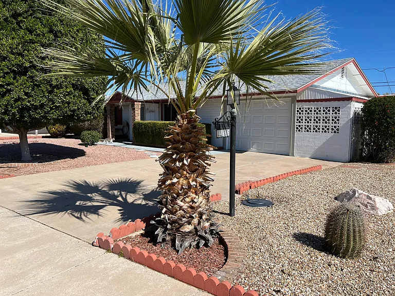 10946 W Canterbury Dr — Photo 4