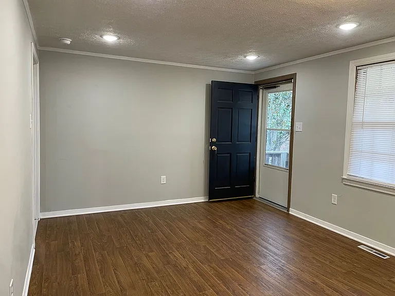 203 Barnhill St — Photo 3
