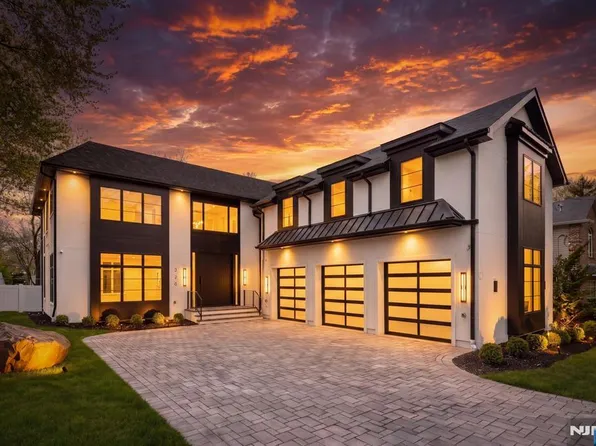 320 Spencer Pl, Paramus, NJ 07652