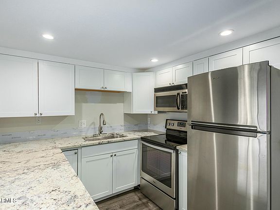 5th image of 10330 W Thunderbird Blvd APT B210