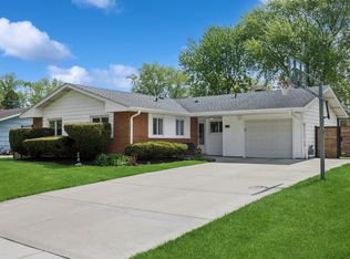 385 Lafayette Ln, Hoffman Estates, IL 60169