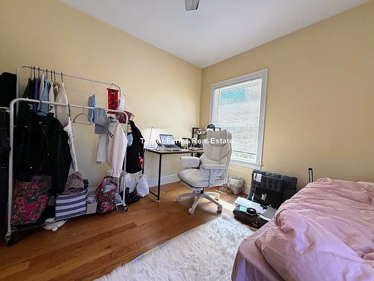 118 Holland St — Photo 6