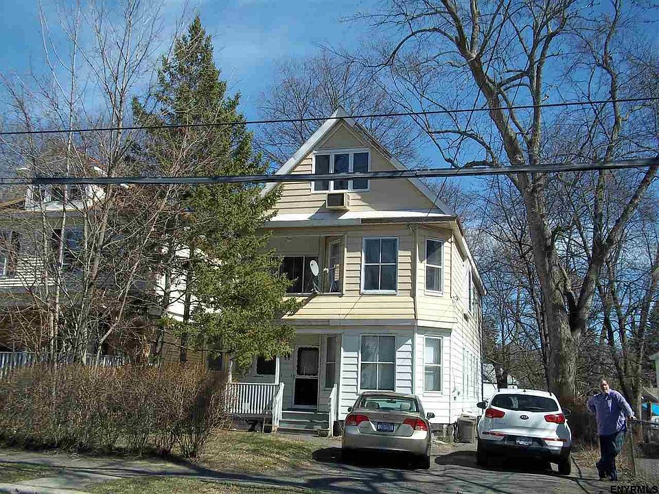 2nd image of 806 Bedford Rd