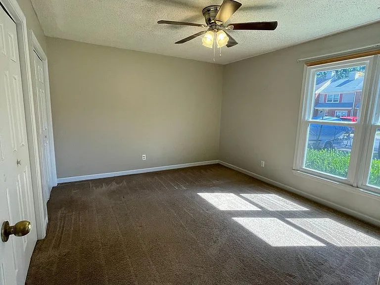 110 Kingsbridge Ln — Photo 13