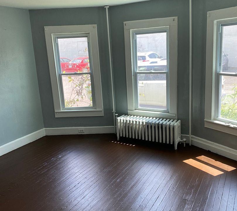 2nd image of 105 Madison Ave #4