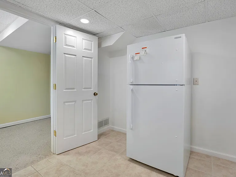 3442 Skyland Dr — Photo 11