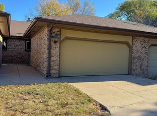 7032 Shamrock Rd, Lincoln, NE 68506