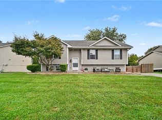 1001 NE 194th Ter, Smithville, MO 64089