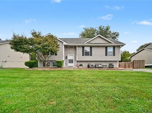 1001 NE 194th Ter, Smithville, MO 64089