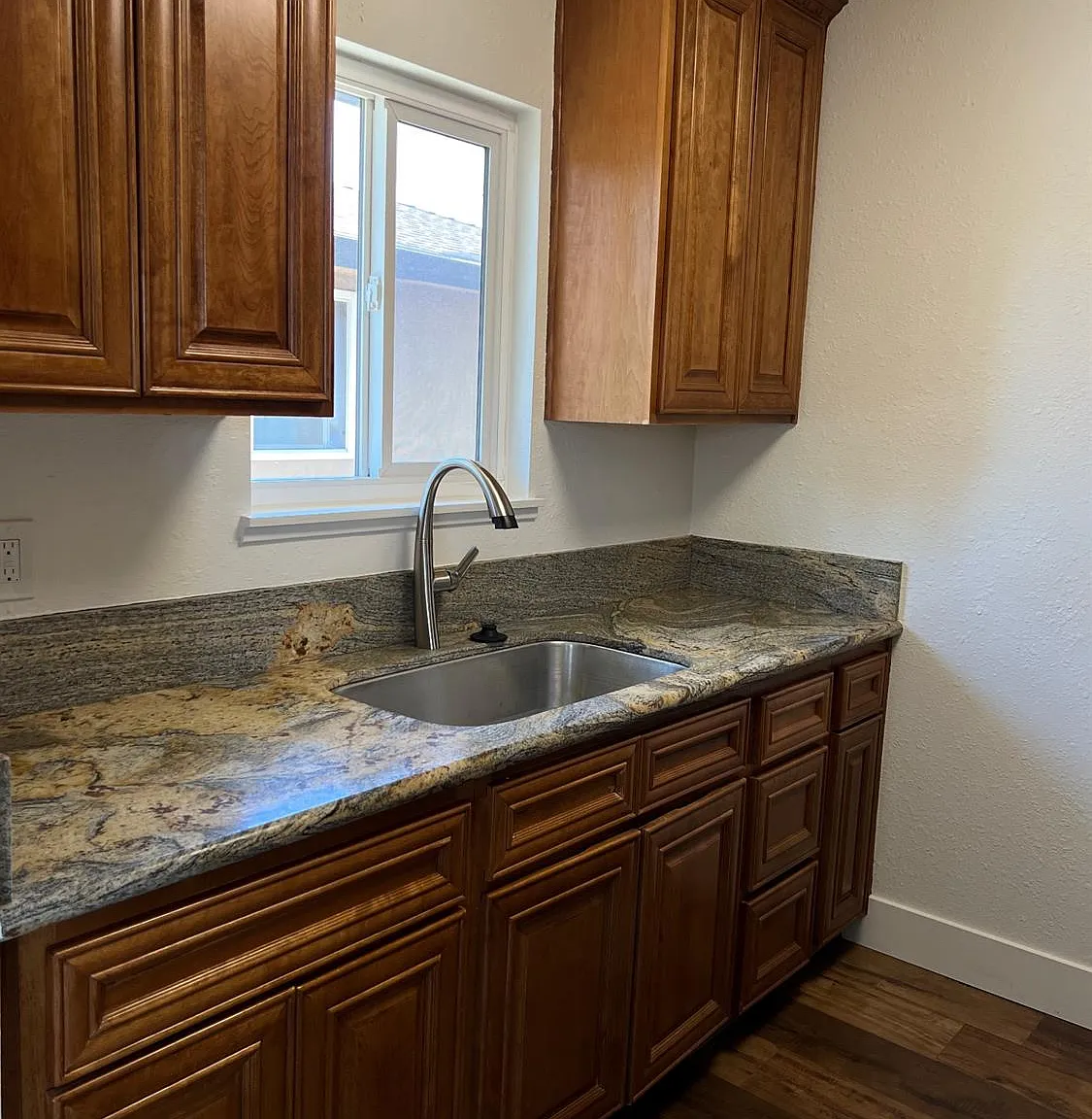 2 bed, 924 sqft, $2,000 — Photo 1