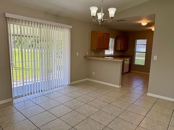 4th image of 3867 Hollycrest St