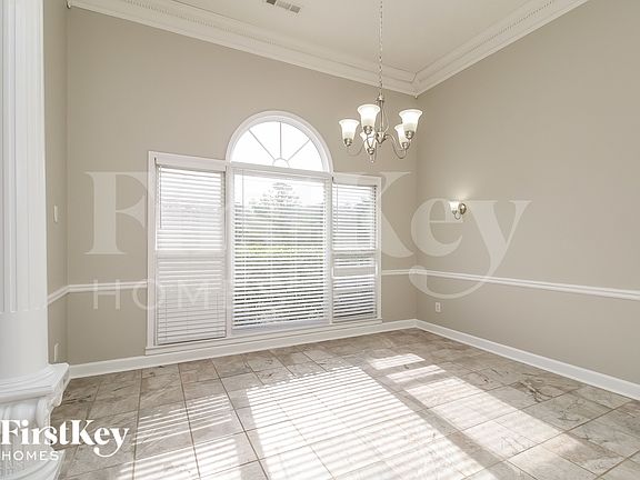4th image of 1020 Forest Hills Dr SE