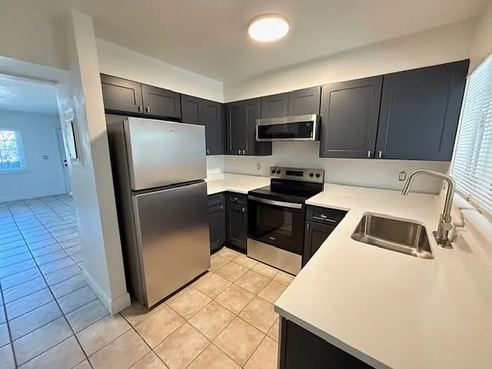 137 Garden Dr — Photo 3