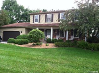 6496 Catalpa Dr, Brighton, MI 48116