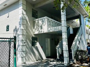17255 SW 95th Ave APT 122, Palmetto Bay, FL 33157