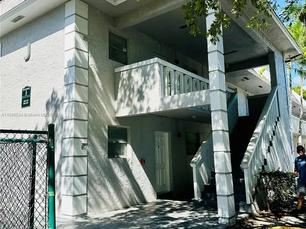 17255 SW 95th Ave APT 122, Palmetto Bay, FL 33157