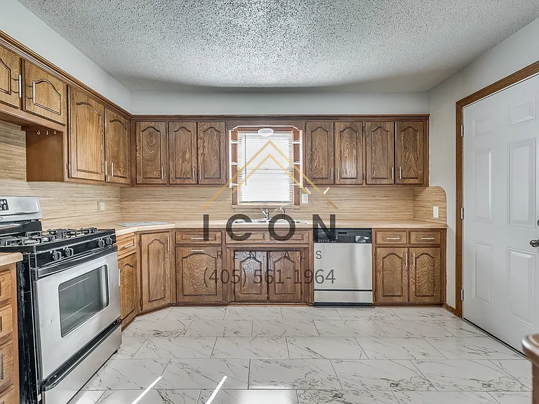 3228 NW 11th St — Photo 4