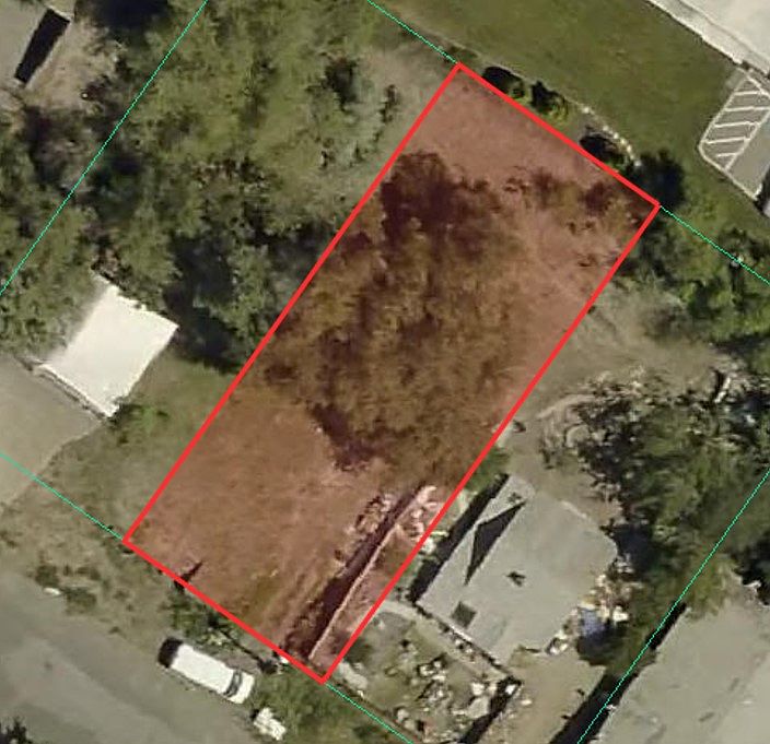 2nd image of 118 W Cora Ave
