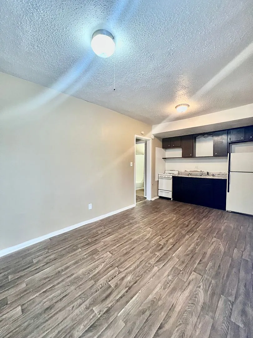 616-618 E Franklin Street — Photo 3