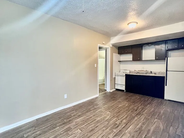 616-618 E Franklin Street — Photo 3