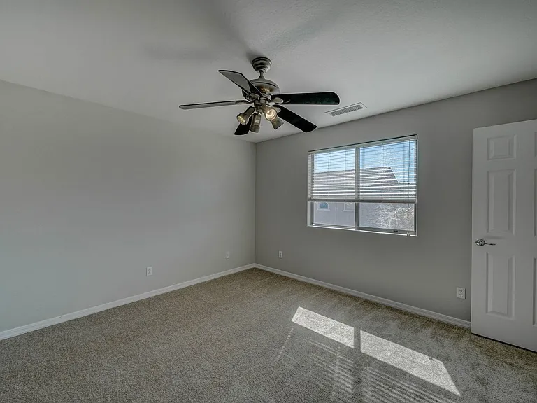 2143 W Marconi Ave — Photo 18