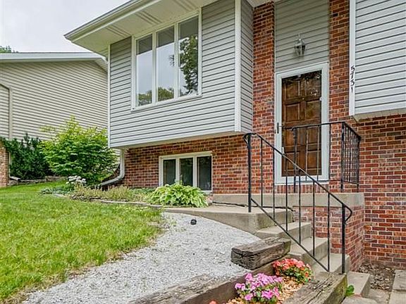 3rd image of 5731 Queens Dr S
