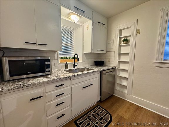 3rd image of 304 N Cimarron Ave